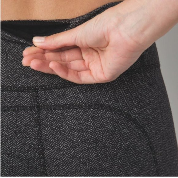 Lululemon Gather & Crow Crop II Heathered Herringbone Grey & Black Size 6 - Picture 2 of 10